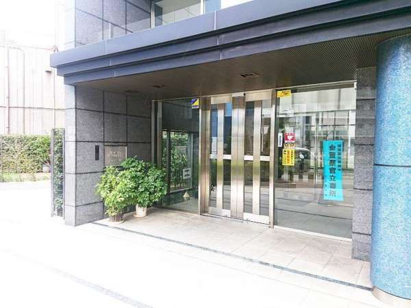 東京ビューマークスエントランス２｜エントランスは大きなグレーンの石張りで、立派な様子です。
