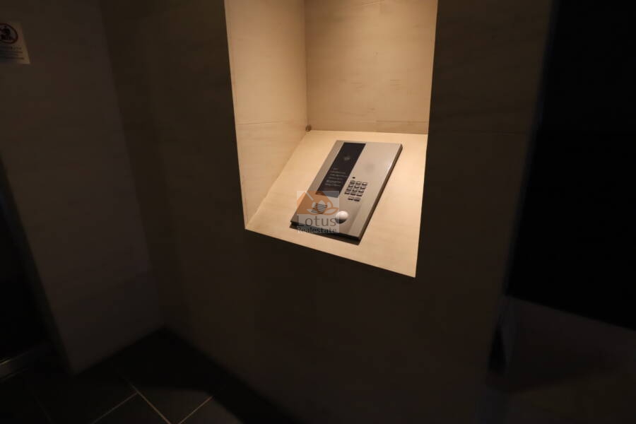 ラグラースダイヤモンドマンション秋葉原 (1)｜エントランスにはオートロックが完備されています。