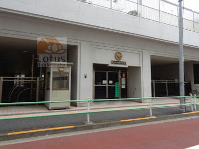港区立赤坂小学校｜東南側は「港区立赤坂小学校」に隣接しています。