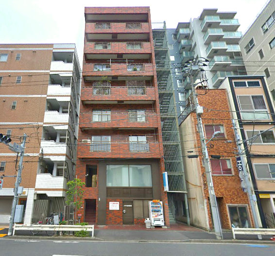 メーゼンハイツ三ノ輪外観１｜メーゼンハイツ三ノ輪は８階建てのマンションです。土手通りに面しています。日比谷線「三ノ輪」駅から徒歩５分圏内です。