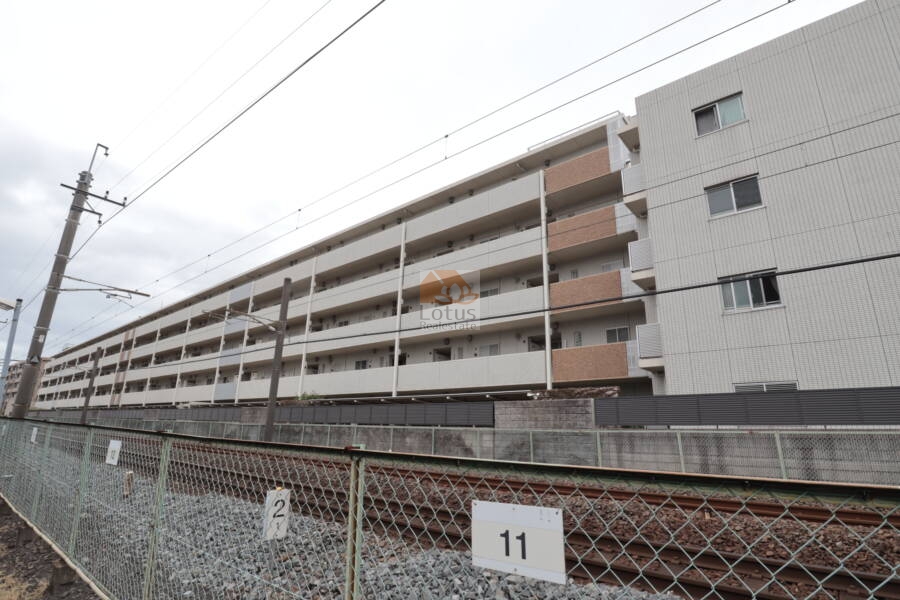 コスモザテラス東京ＥＡＳＴは平成１９年築、６階建てのマンションです。東武亀戸線「小村井」駅が近くにあります。