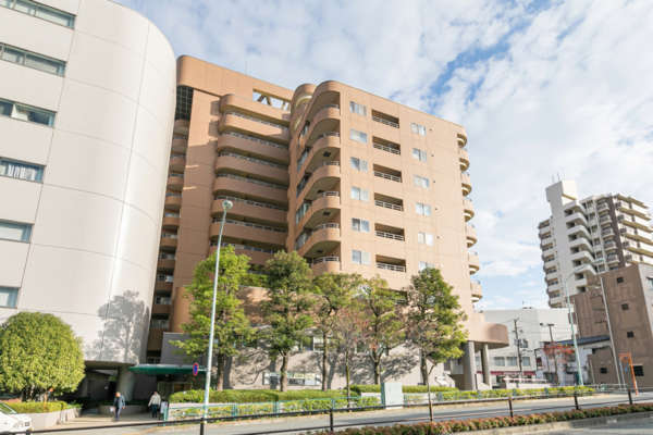 アス西早稲田南ウイング外観１｜アス西早稲田南ウイングは平成５年完成、１２階建てのマンションです。早稲田大学のキャンパスに隣接しています。