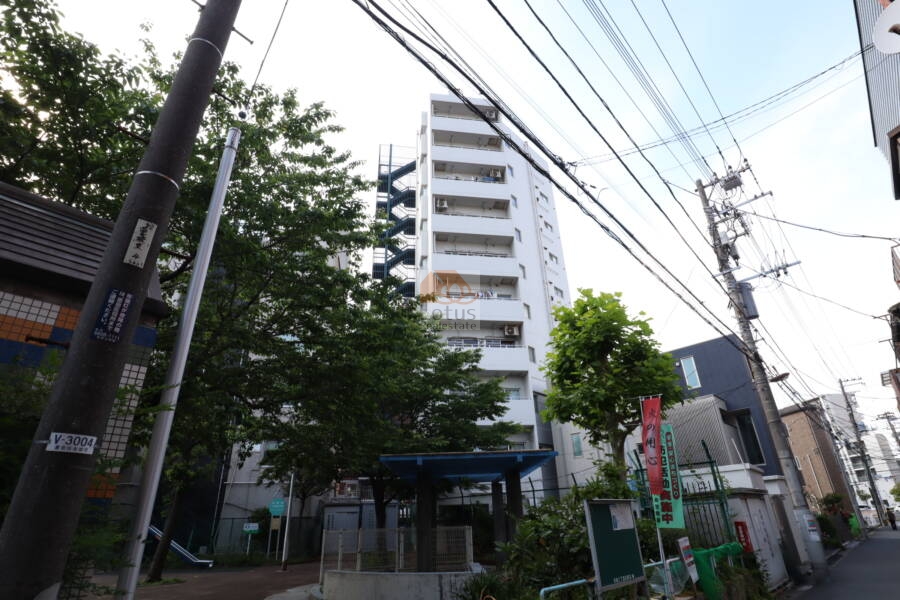 タック曳舟外観1｜タック曳舟は昭和５９年築、１０階建てのマンションです。京成曳舟駅、東武伊勢崎線・曳舟駅から徒歩圏内です。