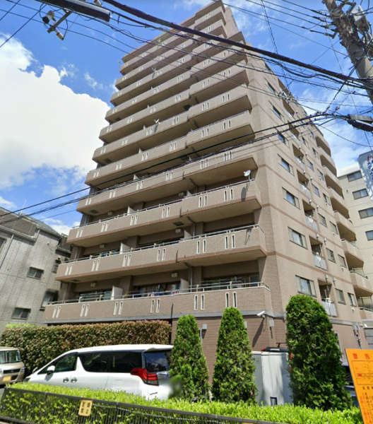 グリーンパーク町屋外観１｜グリーンパーク町屋は平成15年築、12階建てのマンションです。町屋駅から徒歩5分圏内の住宅街に立地します。