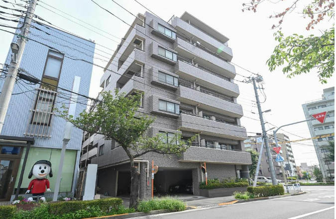 ナイスアーバン葛西は、グレー系タイル張りで、全体的に落ち着いた雰囲気です。