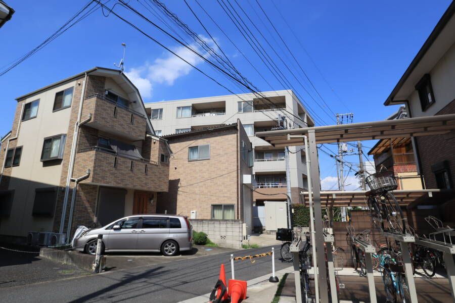 ベルパティオ堀切菖蒲園外観4｜戸建てが多いことから、街並みは落ち着いた風景が広がっており、住み心地の良さを感じることができます。