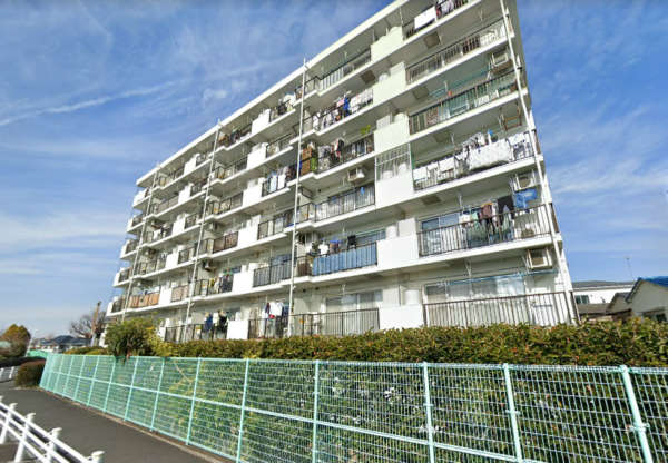ライオンズマンション青戸外観２｜南側は中川に面していて日当たりの良い立地です。