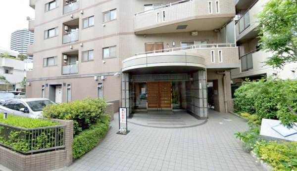 グリーンパーク町屋外観３｜エントランスアプローチです。