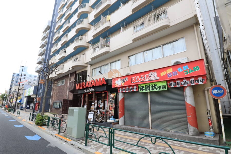 新小岩スカイマンション外観3｜1階には飲食店などの店舗が入っています。