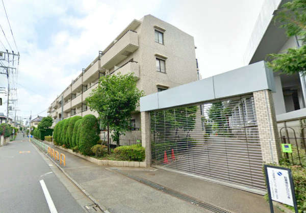 サンコート西荻窪外観１｜サンコート西荻窪は昭和５９年築、４階建ての低層マンションです。マンションの前には本田東公園があります。西荻窪駅から徒歩１０分圏内です。