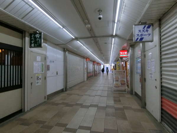 ライオンズステーションプラザ西葛西アプローチ3｜飲食店を中心に多数が出店してます。この日は休日でした。