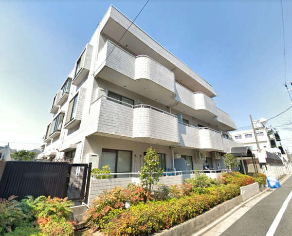 グリーンキャピタル中野江原町外観１｜グリーンキャピタル中野江原町は昭和６２年築、３階建ての低層マンションです。エレベーターはありません。オートロック付きで安心です。