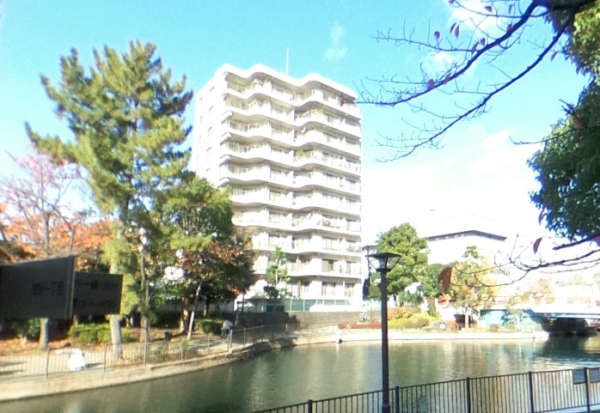 コート東陽町親水公園-横十間川親水公園２｜横十間川親水公園は延長1.9ｋｍに渡る川沿いの細長い公園です。園内には水辺を行明日貸しボートや水上アスレチックなどがあります。
