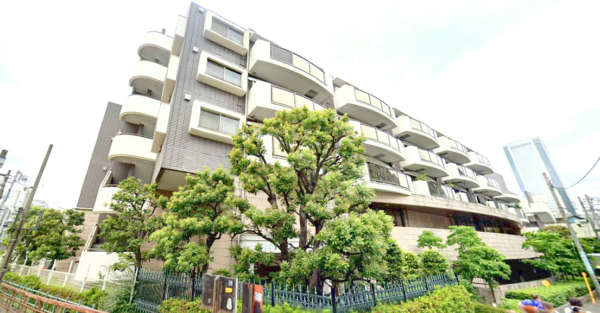 グランエクレール参宮橋外観１｜グランエクレール参宮橋は平成４年完成、６階建てのマンションです。近くに駅・スーパー・飲食店があり便利です。