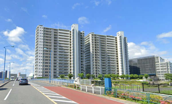 リバーフェイス外観２｜リバーフェイスは平成２１年築の２０階建てです。東側に隅田川、北側に瑞光橋公園のある広々とした立地です。
