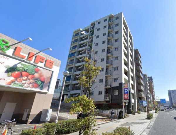 Ｄ’クラディア亀戸ソレーア外観２｜マンションの隣にはスーパーマーケットがあります。