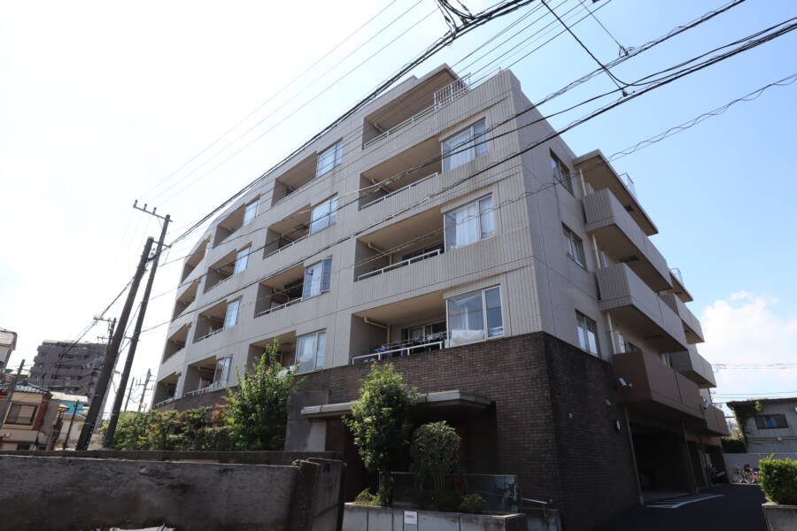 ベルパティオ堀切菖蒲園外観2｜2004年（平成16年）築であり、まだ比較的新しい建物です。全体の戸数は47戸となっています。