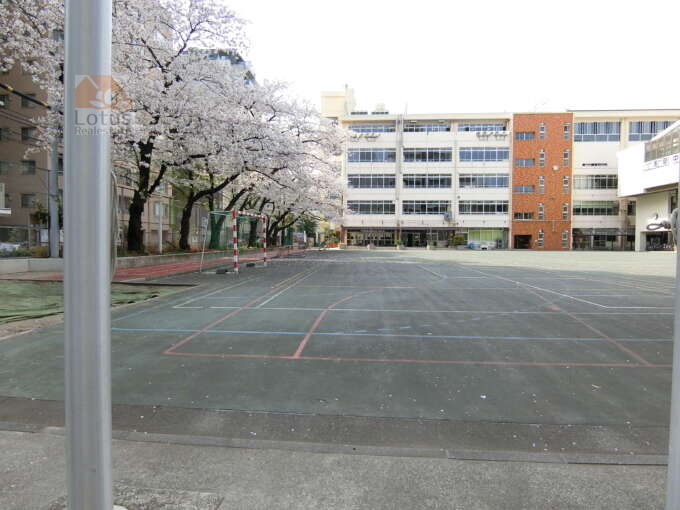 浅草中学校｜台東区立浅草中学校が近隣にあります。蔵前にある中学校ですが浅草中学校という名称です。