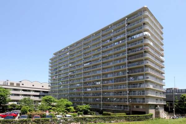 汐浜サンハイツ１号棟13｜汐浜サンハイツは三つ目通り沿いにあり、イトーヨーカドー木場店や東西線・木場駅まで一直線です。２００世帯以上の大規模マンションです。