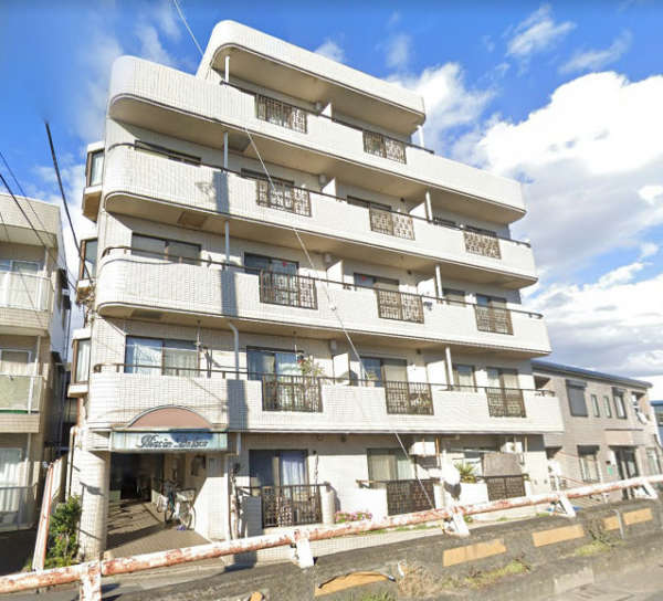 日神パレス小岩は昭和６３年築、５階建てのマンションです。蔵前橋通り・千葉街道に面した立地です。江戸川河川敷まで徒歩３分程です。