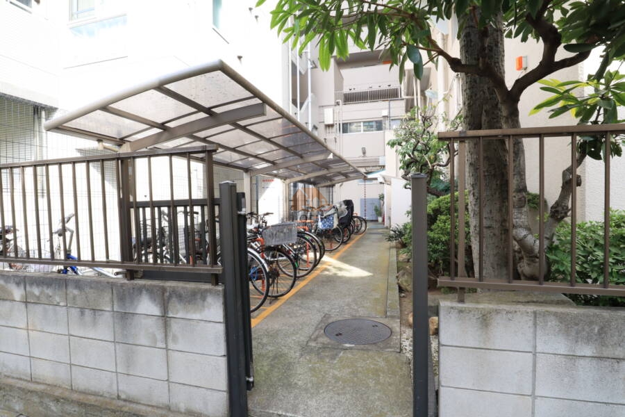 新小岩スカイマンション共用部3｜駐輪スペースあります。