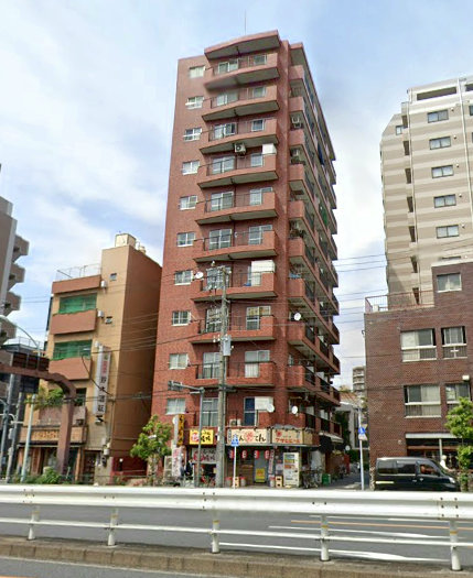 モナークマンション根岸外観１｜モナークマンション根岸は昭和６０年築、１１階建てのマンションです。明治通りに面しています。