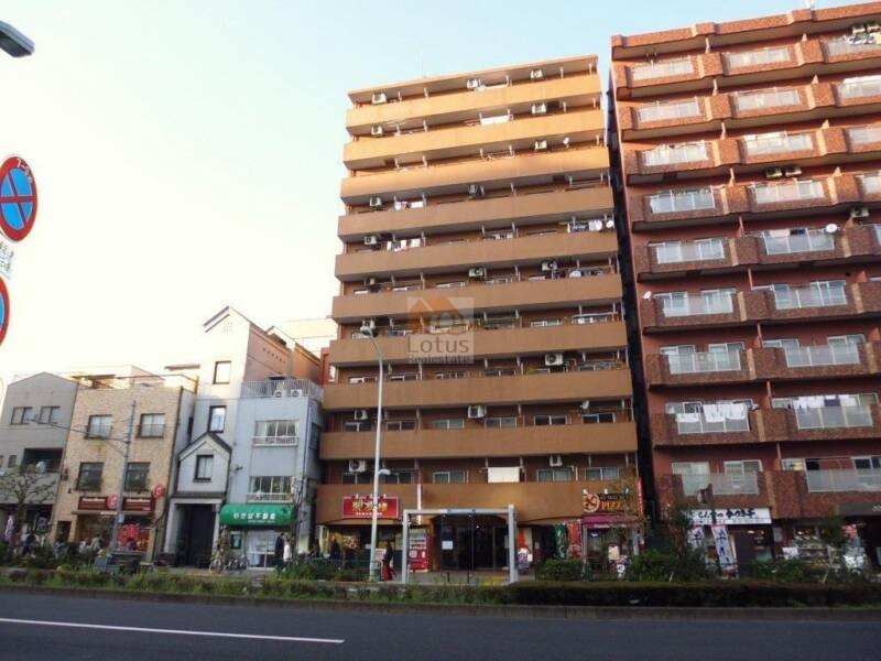 ヴェラハイツ吾妻橋外観1｜浅草通り沿いに立地します。都営浅草線「本所吾妻橋」駅から近く、とうきょうスカイツリー、浅草方面へも徒歩圏内です。