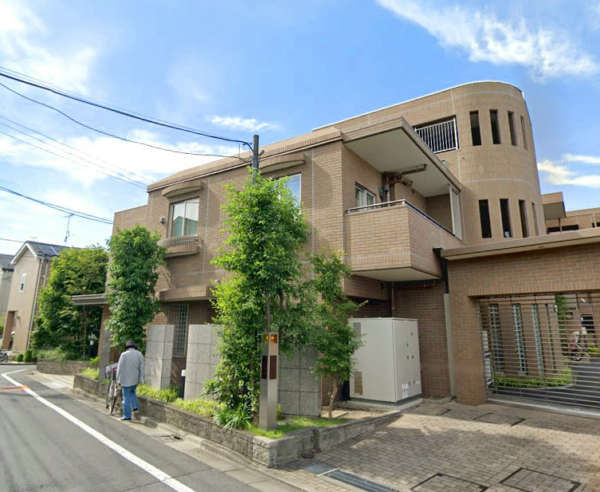 パークハウス久我山外観１｜パークハウス久我山は平成１８年築、３階建て低層マンションです。周辺は落ち着いた住環境です。