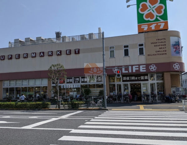 ライフ六町駅前店