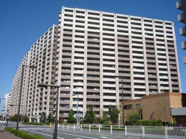 トキアス外観２｜総戸数620戸の大規模マンションで、共用施設にはゲストルーム、シアタールーム、キッズルームなどがあります。