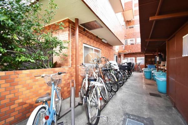 市谷アビタシオン饗応部１｜駐輪スペースが用意されています。