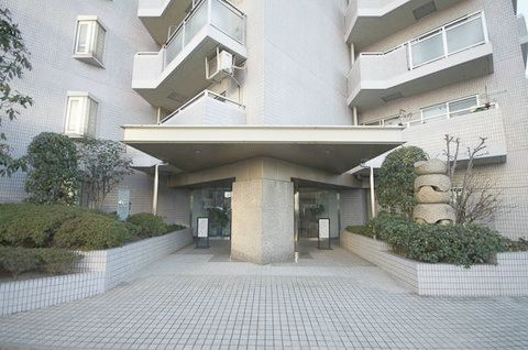 コスモ西新井クレステイジエントランス｜国道4号沿いです。