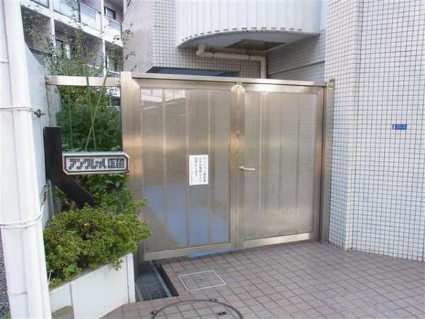 アンクレール初台共用部１｜エントランスアプローチです。