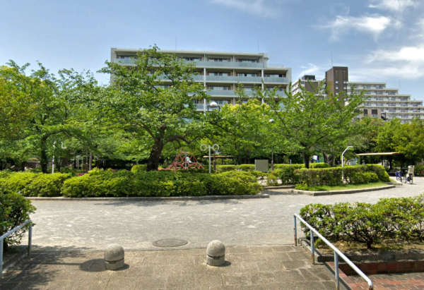 パークホームズ西葛西清新町-かもめ公園｜パークホームズ西葛西清新町は平成２６年築、８階建てのマンションです。目の前にかもめ公園がありあります。