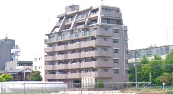 ライオンズマンション高井戸南外観１｜ライオンズマンション高井戸南は平成８課年築、８階建てのマンションです。周辺には畑が広がり、日当たりのよいマンションです。