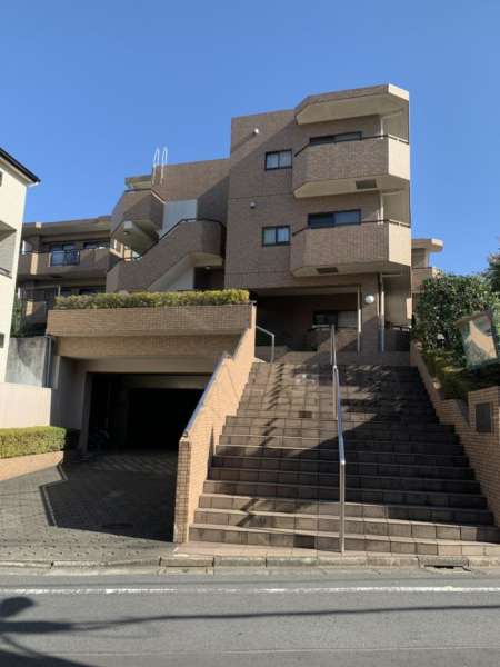 朝日クレス・パリオ南阿佐ヶ谷外観１｜朝日クレスパリオ南阿佐ヶ谷は平成６年築、３階建の低層マンションです。