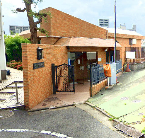 クラックスハイム神山外観１｜クラックスハイム神山は昭和５６年築、３階建のマンションです。高台の閑静な住宅地です。