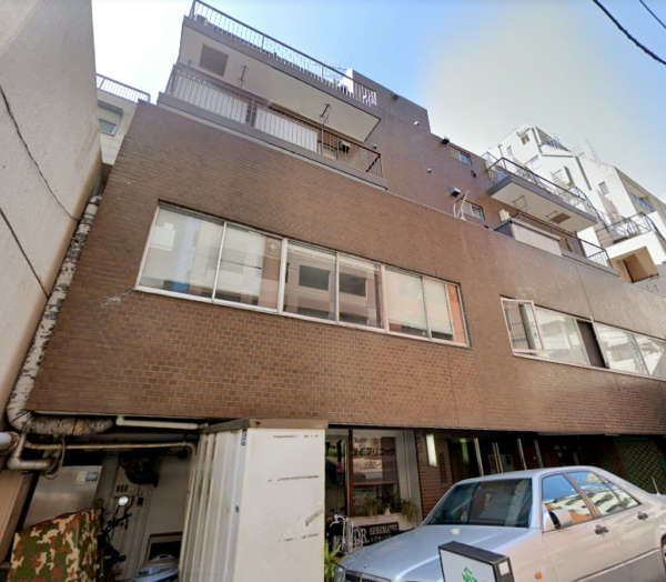 赤坂南部坂ハイツ外観１｜赤坂南部坂ハイツは昭和53年築、5階建てのマンションです。周辺は閑静な住環境です。近くには赤坂氷川神社、アメリア大使館宿舎などある閑静な住環境です。