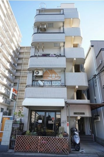 アーク竹の塚マンション外観１｜アーク竹の塚マンションは平成３年築、6階建てのマンションです。