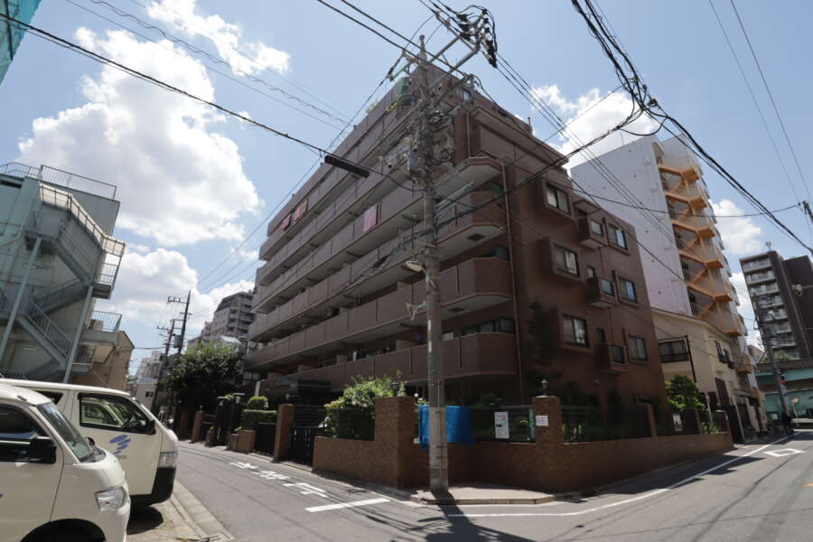 ダイアパレスグランデージ千住大橋外観2｜10階建ての茶系のタイル貼りです。