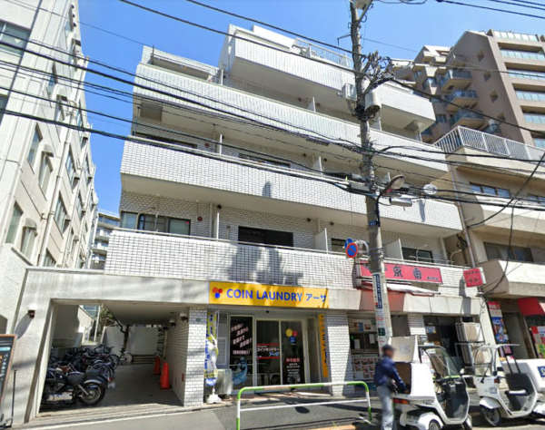 パールシティ小石川外観１｜パールシティ小石川は昭和59年築の8階建てです。エレベーターがあります。飯田橋駅、後楽園駅・春日駅などが徒歩圏内の閑静な住環境です。