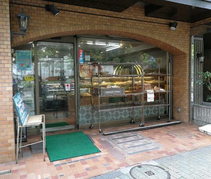 新橋ベーカリー 新堀店｜徒歩2分に「新橋ベーカリー 新堀店」があります。イートインができるパン屋さんです。