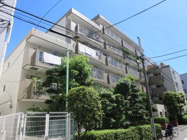 グリーンコーポ駒形外観1｜グリーンコーポ駒形は昭和５４年築、６階建て旧耐震のマンションです。周辺は閑静な住宅街です。本所吾妻橋駅から徒歩３分、近くにスーパー・コンビニあり利便性良好です。