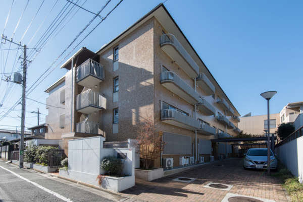ハウス西荻外観２｜ハウス西荻は昭和４７年築、４階建ての低層マンションです。エレベーターはありません。