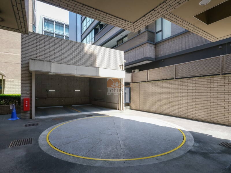 フォルム六番町駐車場