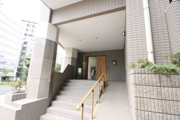 ユニーブル新宿西2｜山手通りを渡ったすぐ左のところにあります。