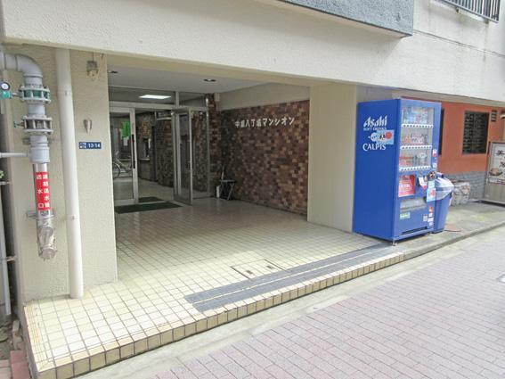 中銀八丁堀マンシオンエントランス１｜八丁堀駅に近く、利便性良好です。