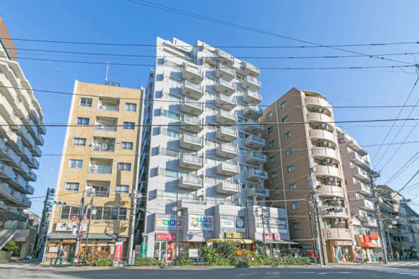 グランドシティ白山外観３｜グランドシティ白山は平成４年築、１３階建のマンションです。旧白山通り沿いです。白山駅から徒歩１分の好立地です。