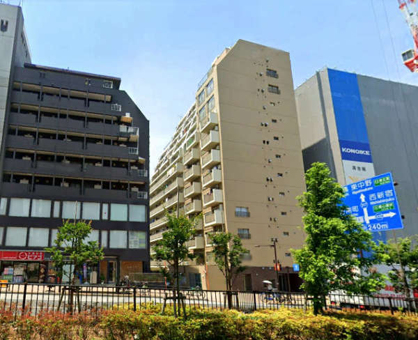 初台中央マンション外観３｜初台中央マンションは昭和４６年築のマンションです。大江戸線「西新宿五丁目」駅、京王線「初台」駅が利用可です。