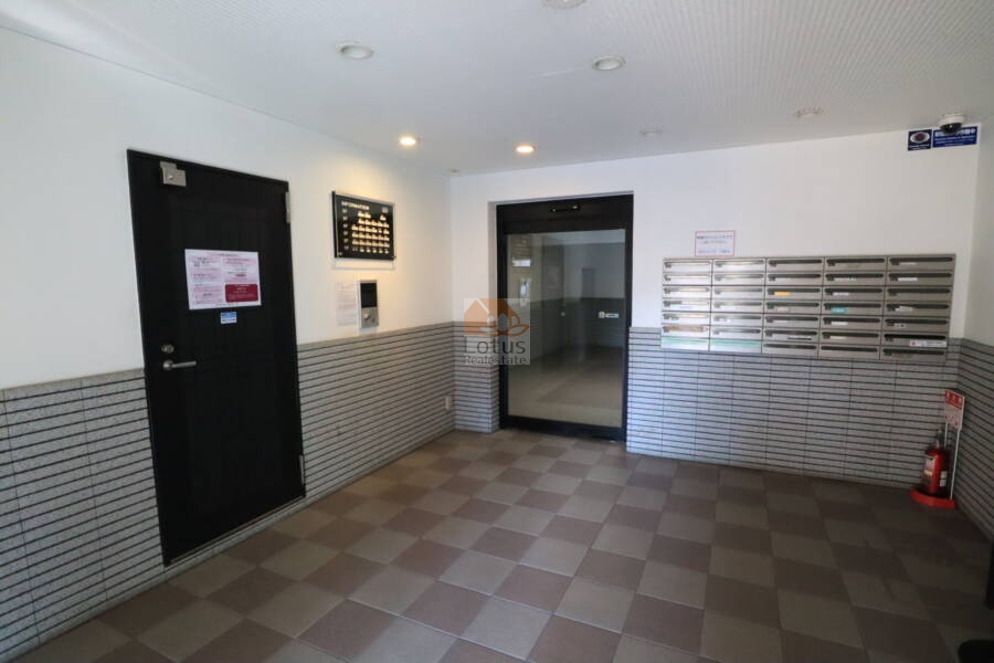 ライオンズマンション押上第２共用部1｜宅配ボックスもあります。